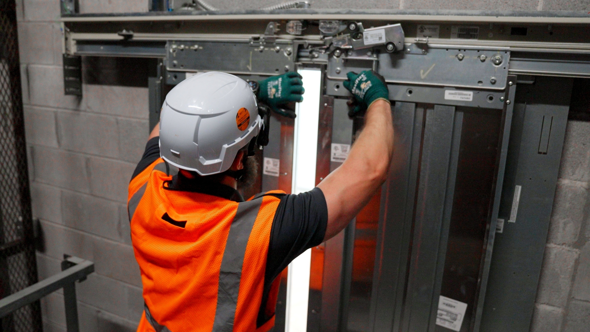 Asansör kapı mekanizması modernizasyonu